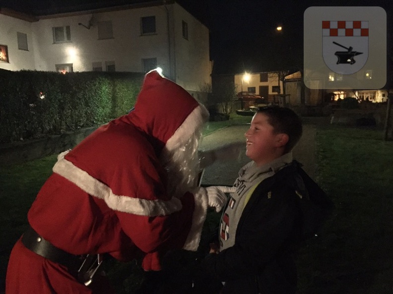 Gluehweintrinken 2015 - Nikolaus steigt auf Wagen um 12.jpg