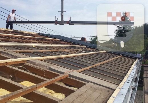 Sanierung Gemeinschaftshaus - Haus bekommt neues Dach August 2015 2
