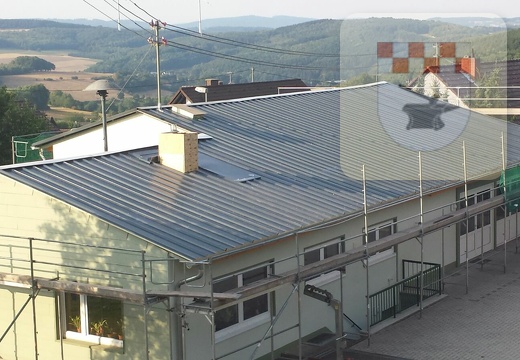 Sanierung Gemeinschaftshaus - Haus bekommt neues Dach August 2015 4