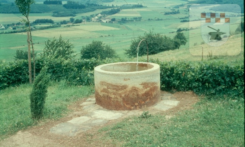 Brunnen auf dem Friedhof wird gebaut 1966 12.jpg