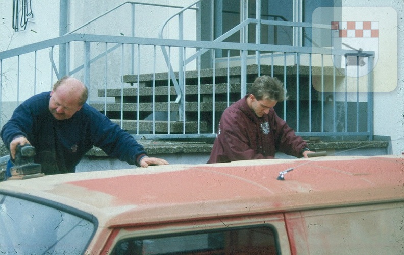 Sanierung des Schmißberger Feuerwehrautos 1993 1.jpg