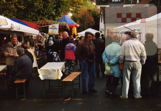 Mantelmarkt in Schmißberg 2000 11.jpg