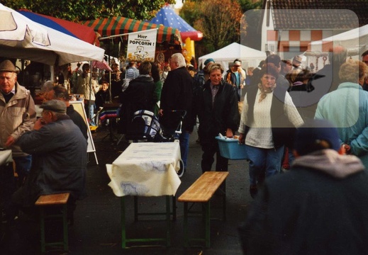 Mantelmarkt in Schmißberg 2000 13.jpg