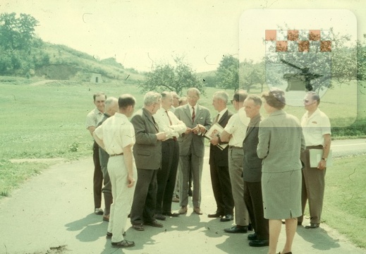 Unser Dorf hat Zukunft 1966 - Kreiskommission begutachtet Schmißberg 10.jpg