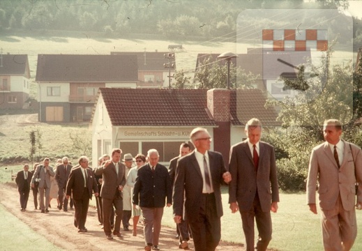 Unser Dorf hat Zukunft 1969 - Bundeskommission begutachtet Schmißberg 6.jpg