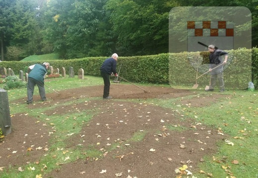 Schmißberg im November 2017 - Rentner arbeiten auf dem Friedhof 2.jpg