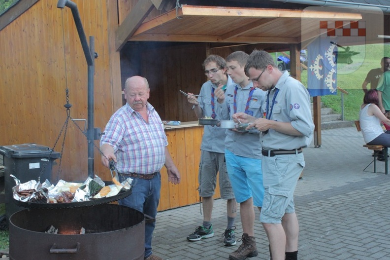 Schmißberg im August 2016 - Pfadfinde besuchen die Gemeinde 3.JPG
