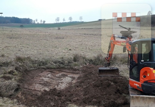 Schmißberg im  Dezember 2016 - Feuchtbiotop wird gebaut 3.jpg