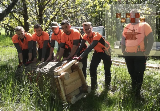 Schmißberger Bienenlehrpfad Juni 2021 - Bau einer Klotzbeute